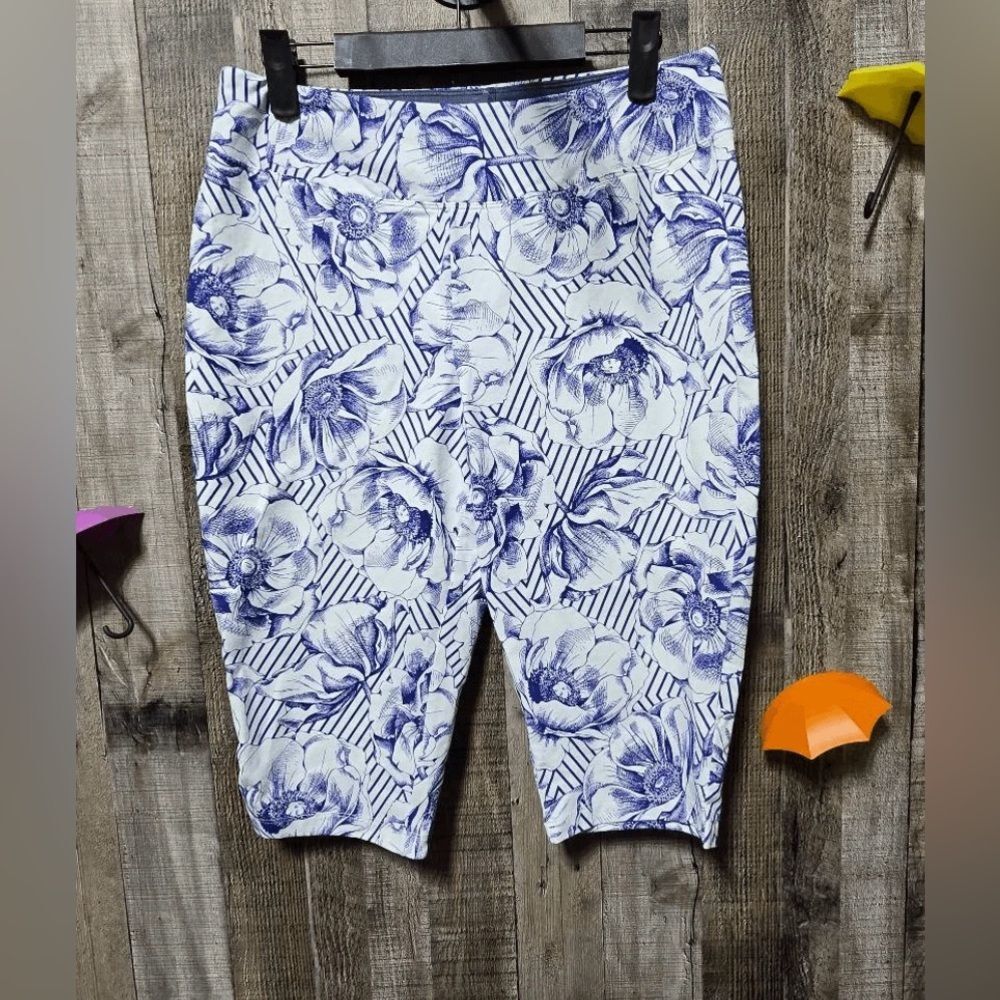 Women with Control Blue Floral Capri XXS NWT - Picture 2 of 9